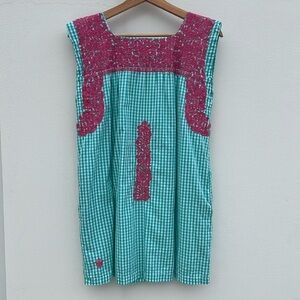 J. Marie Embroidered Gingham Sleeveless Boho Blouse Top. Green Pink. Size S